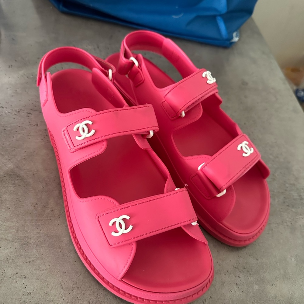 Chanel slides